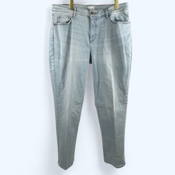 Ann Taylor Loft Light Wash Boyfriend Stretch High Rise Jeans size 12/31 - Picture 1 of 8